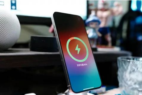 行唐苹果15换屏服务分享用什么充电器给iPhone15充电更好 